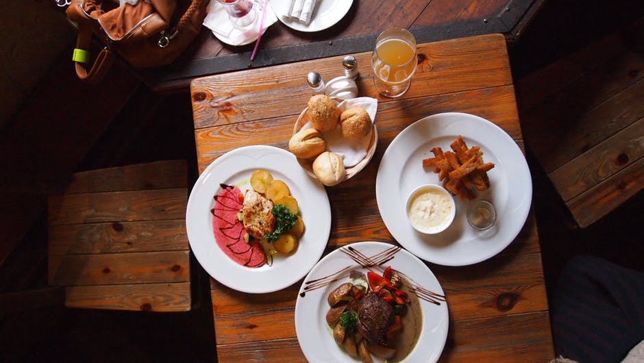 A importância da dedetização de baratas no seu restaurante